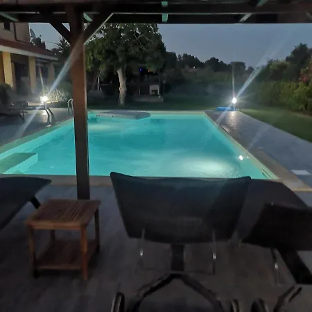 Rosas Villa