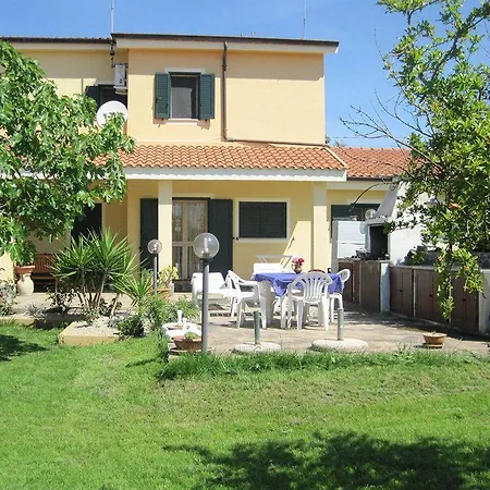Rosas Villa
