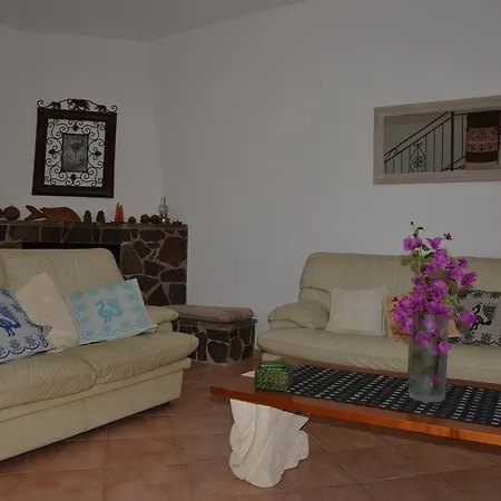 Rosas Villa