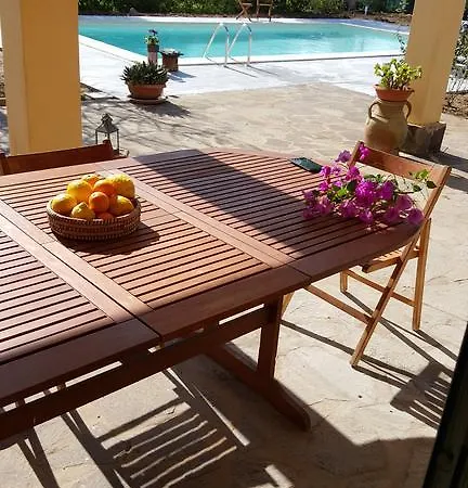 Rosas Villa *