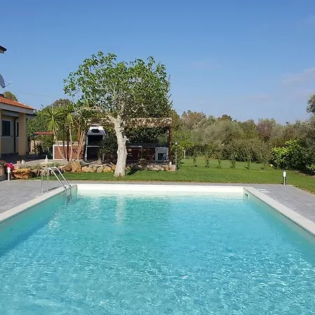 Rosas Villa