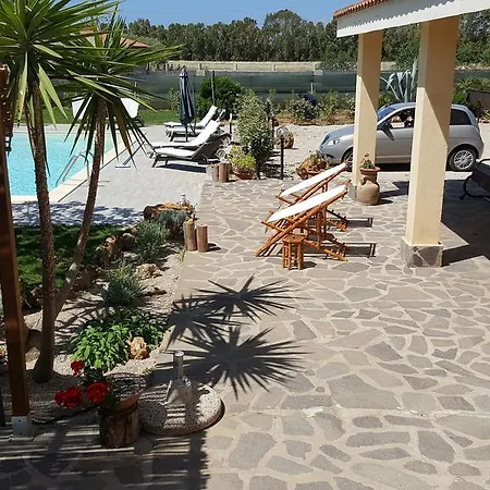Rosas Villa