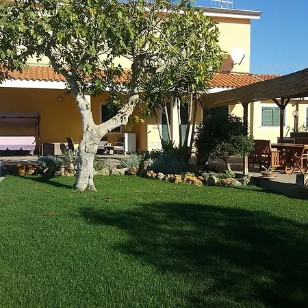 Rosas Villa