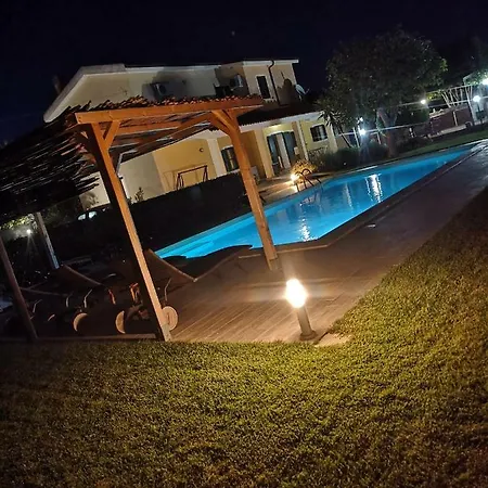 Rosas Villa